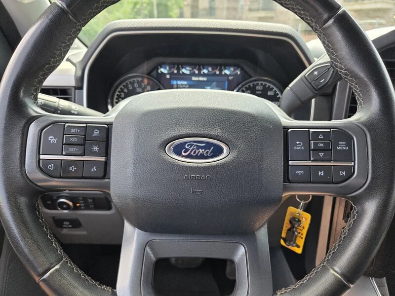 Used 2023 WHITE FORD XLT 4WD SUPERCREW 5.5