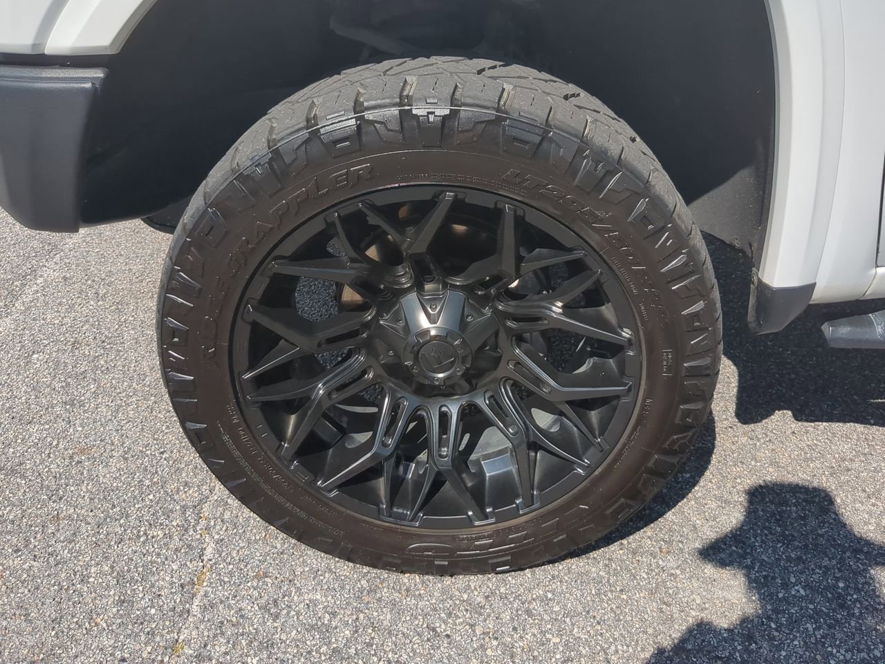 Used 2023 Summit White GMC AT4X image 34