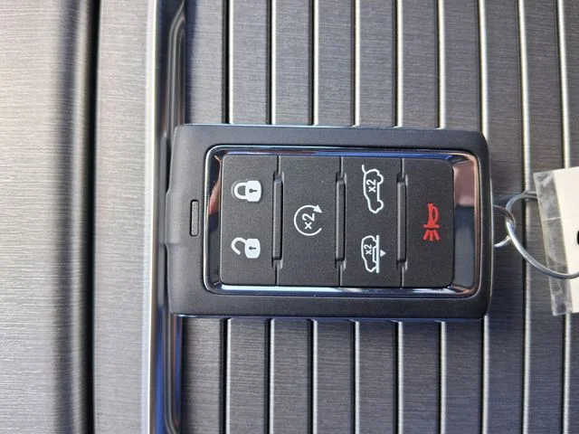 New 2026 Steel Blue Exterior Paint Jeep Limited Reserve image 29