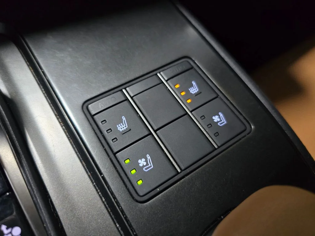 Used 2025 White Lexus 300h F SPORT Design image 25