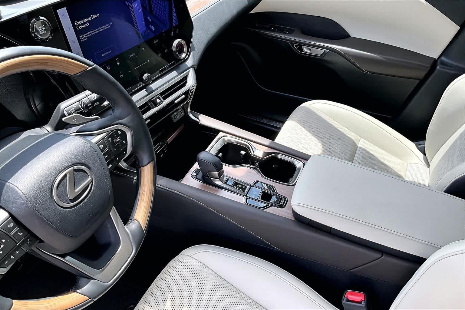 Used 2023 Eminent White Pearl Lexus Premium Plus image 17