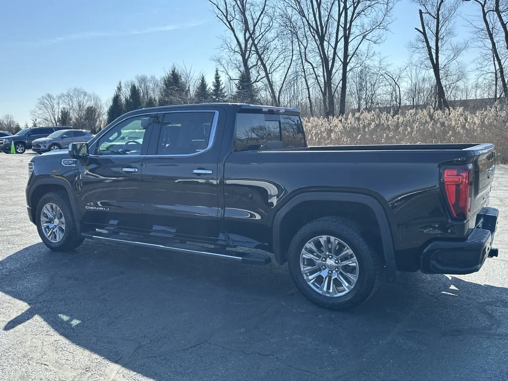 Used 2022 Black GMC Denali image 6