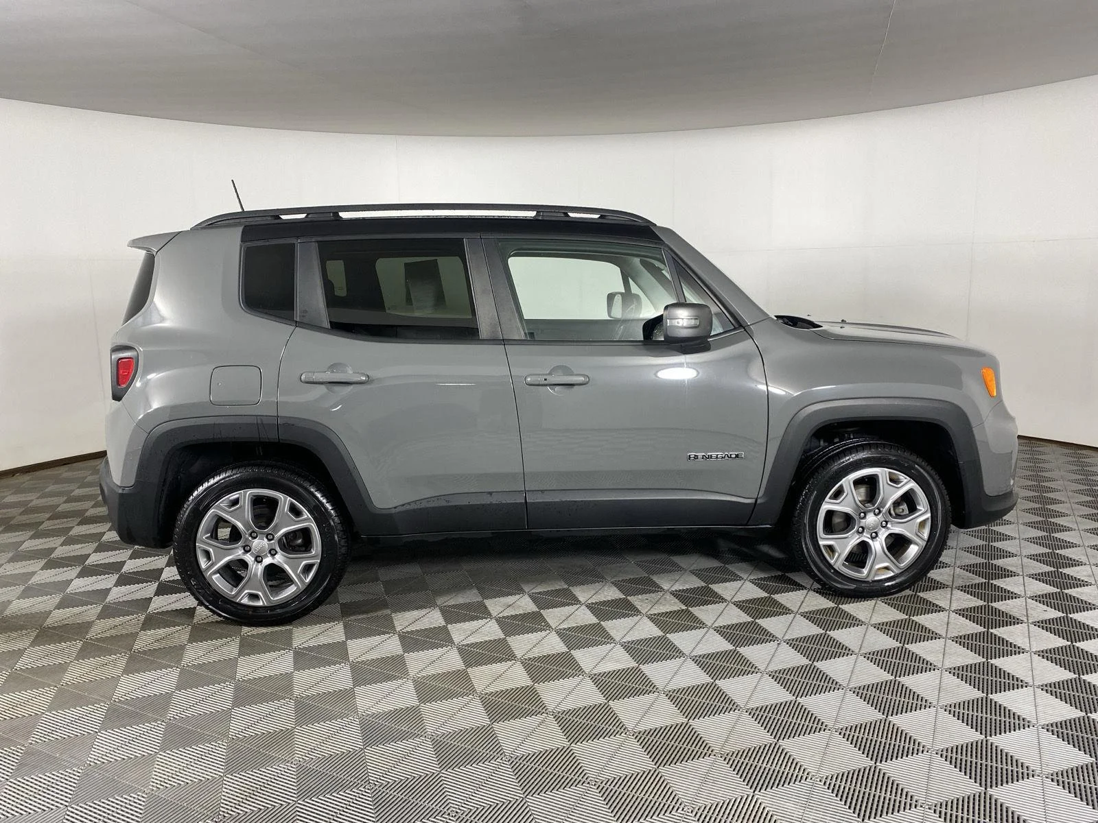 Used 2020 Sting-Gray Clearcoat Jeep Limited image 8