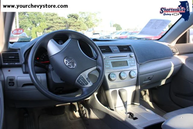Used 2009 Silver Toyota LE image 8