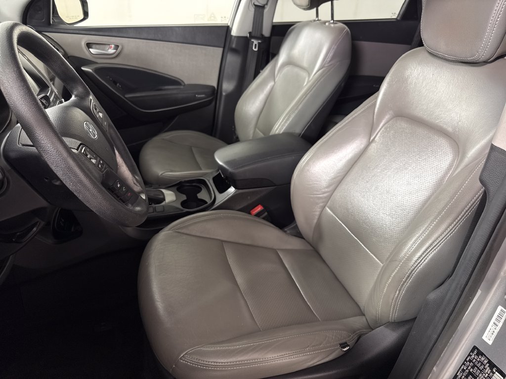 Used 2018 Gray Hyundai SE image 11