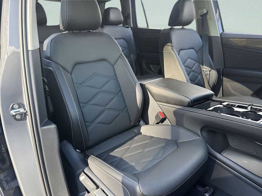 New 2026 Pure Gray Volkswagen 2.0T SE w/Technology image 27