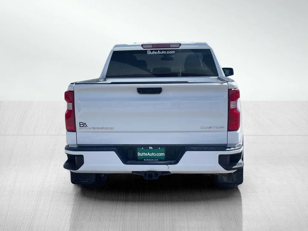 Used 2022 Summit White Chevrolet Custom image 4