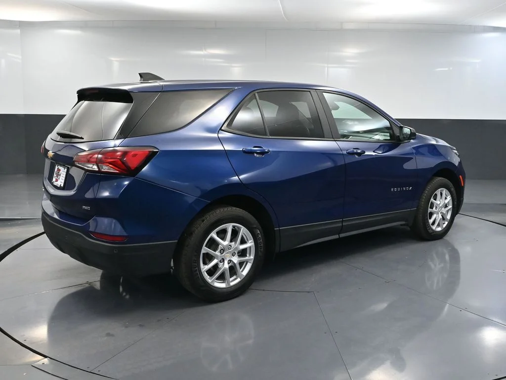 Used 2022 Blue Chevrolet LS image 5