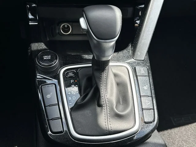 Used 2022 White Kia SX image 26