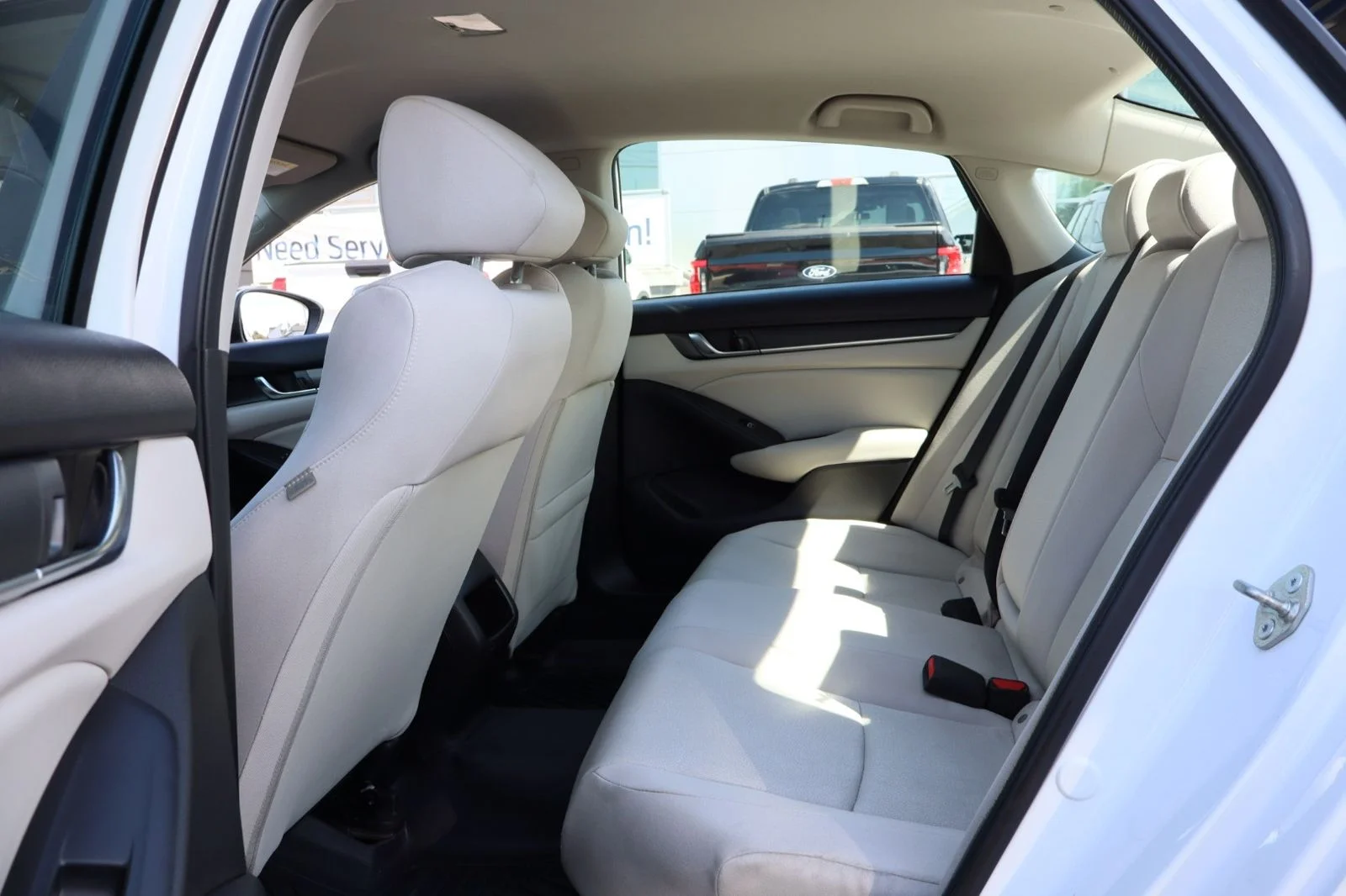 Used 2018 White Honda LX image 27