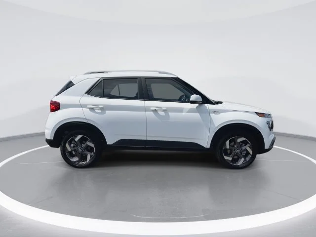 Used 2026 White Hyundai SEL image 9