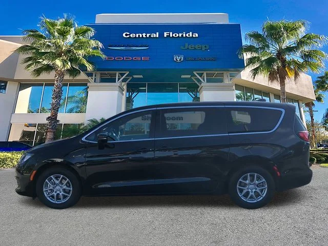 2026 Chrysler Voyager LX - Photo 8