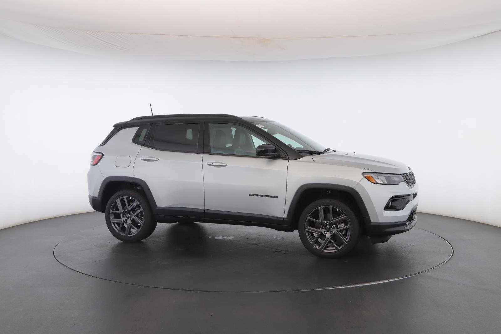 New 2026 Silver Zynith Metallic Clearcoat Jeep Limited image 32