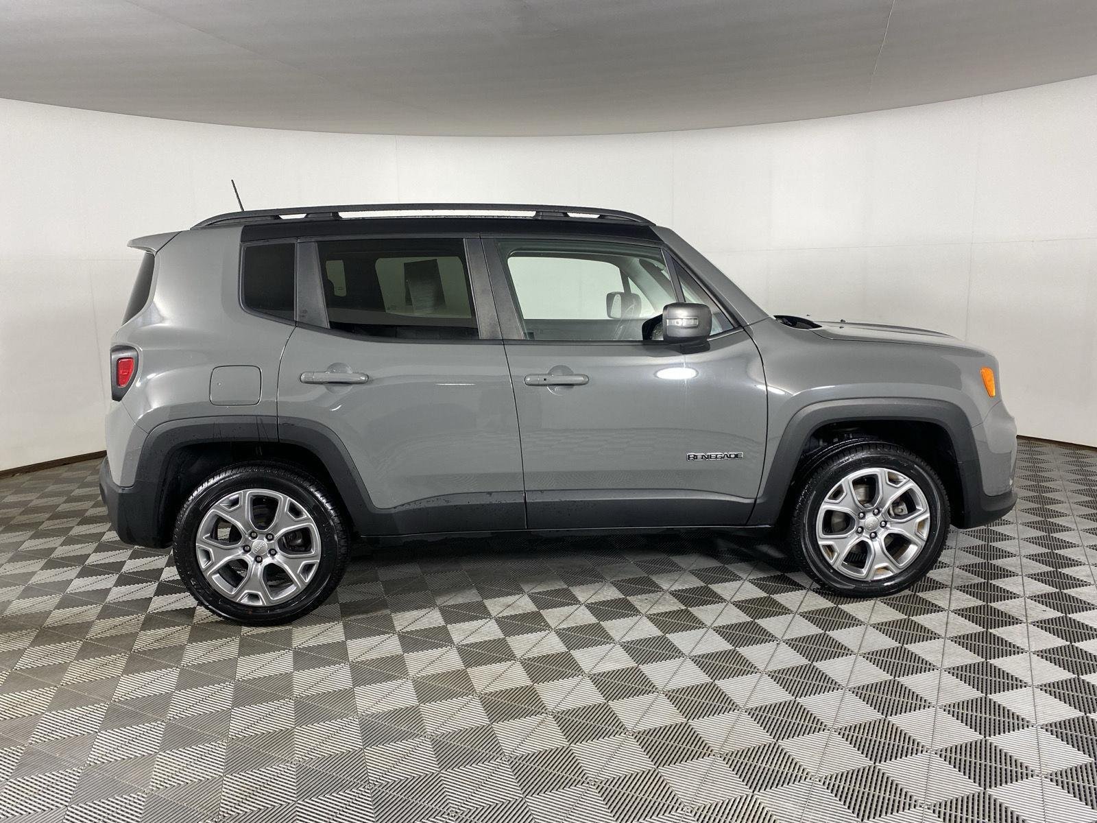 Used 2020 Sting-Gray Clearcoat Jeep Limited image 8