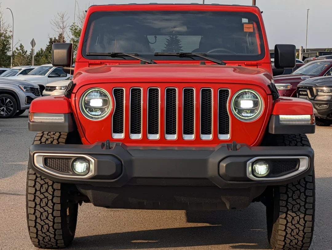Used 2020 punk n metallic Jeep Sahara - - 4x4 - Leather Seats - Freedom Top - Remote Start & More! image 3