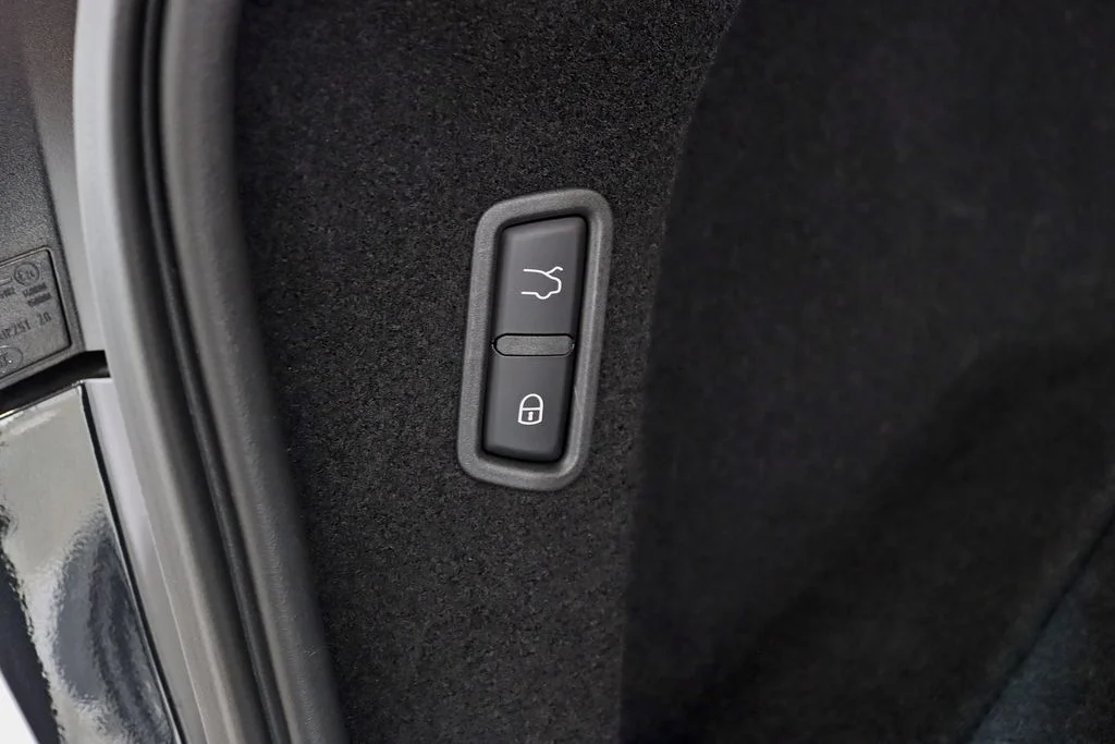 Used 2022 Black Maserati Modena image 40