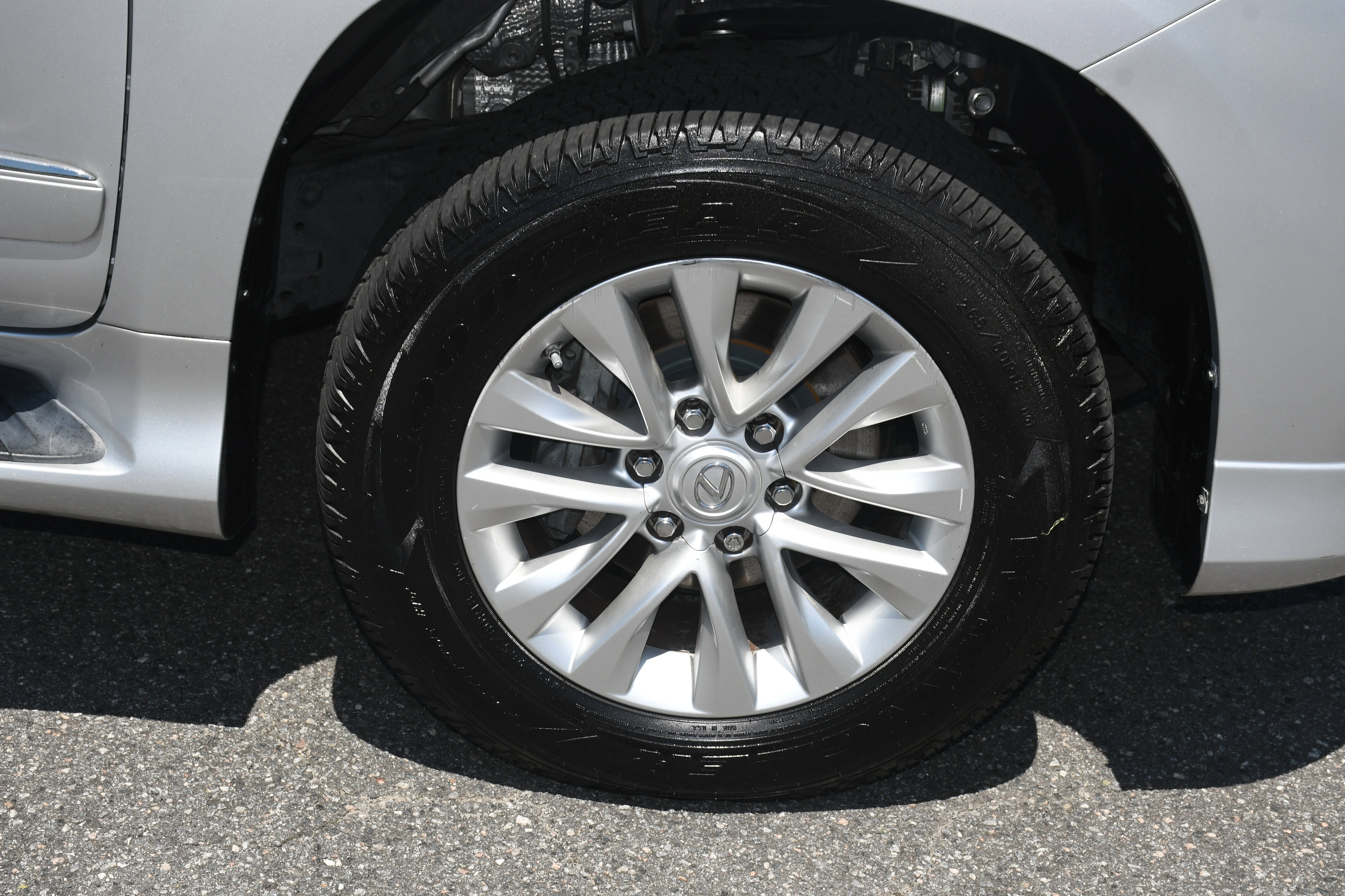 Used 2015 Silver Lexus 460 image 23