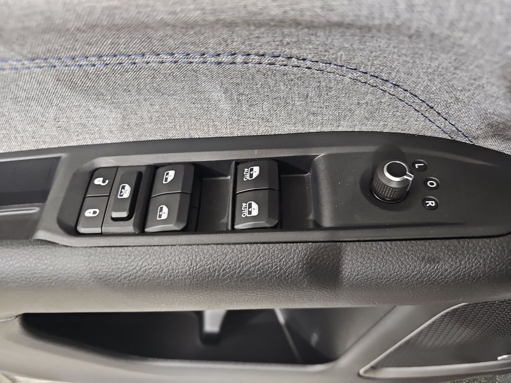 Used 2024 White Jeep Latitude image 29