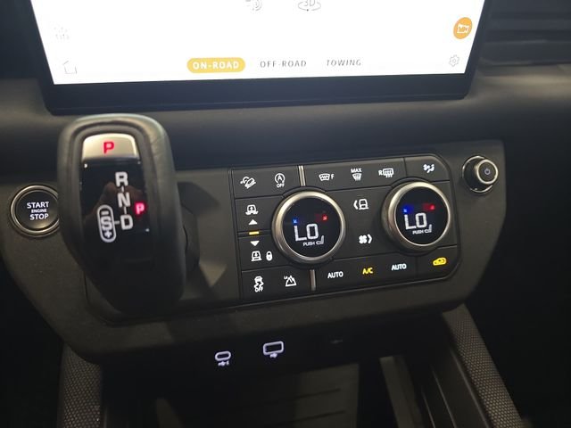 Used 2022 Black Land Rover  image 26
