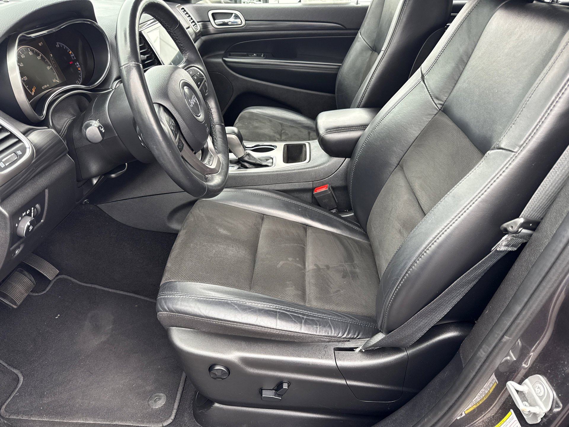Used 2019 Granite Crystal Metallic Clearcoat Jeep Altitude image 20