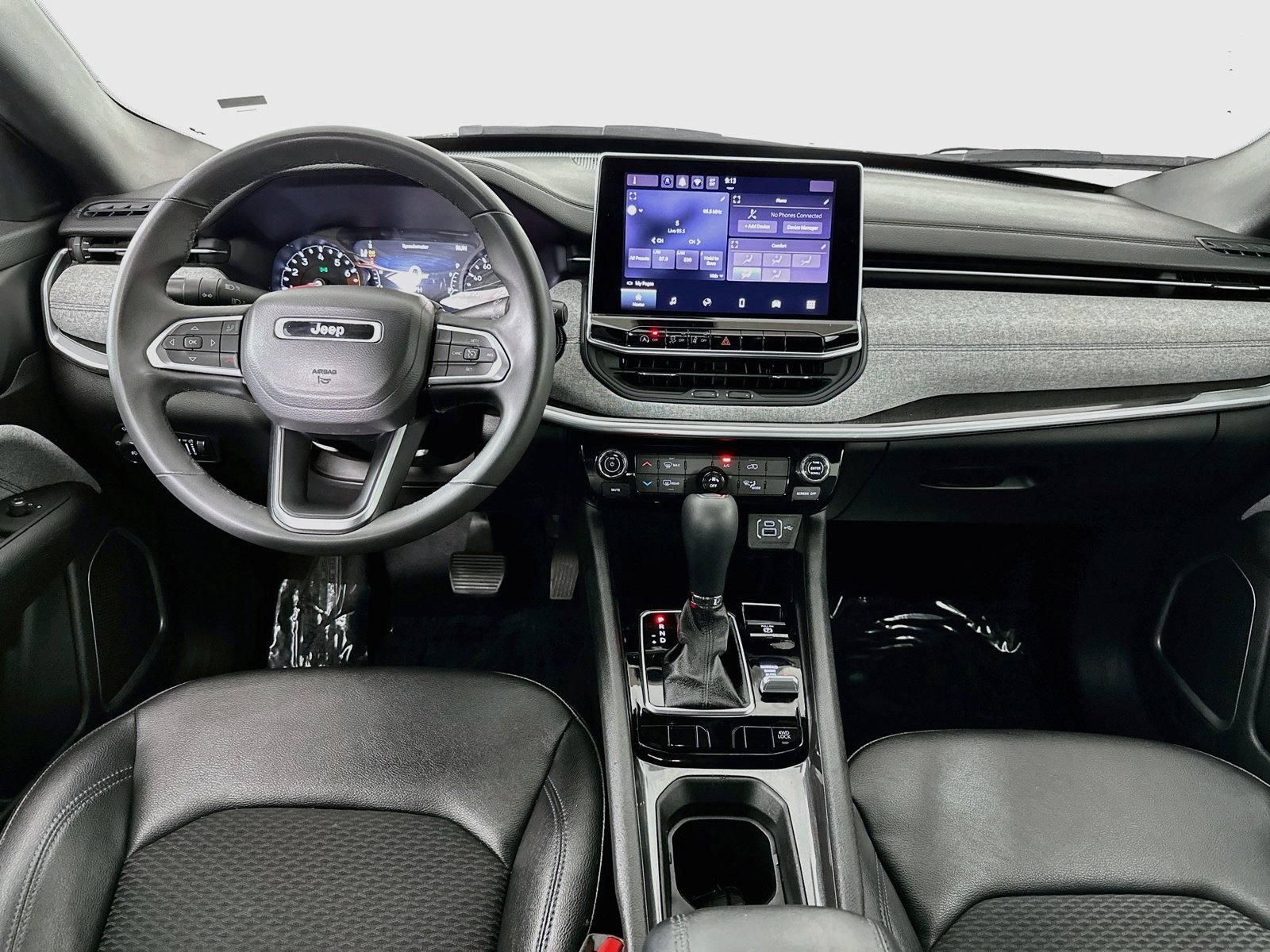 Used 2024 Bright White Clearcoat Jeep Latitude image 21