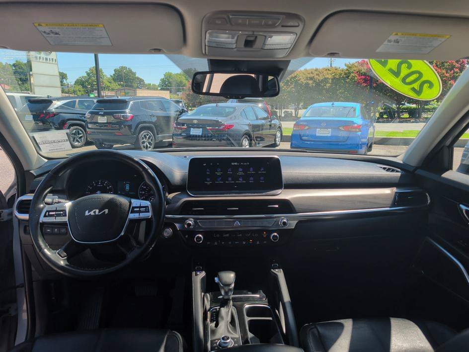 Used 2022 Wolf Gray Kia EX image 11