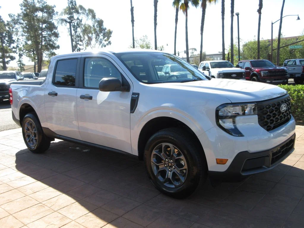 New 2026 Space White Metallic Ford XLT image 6