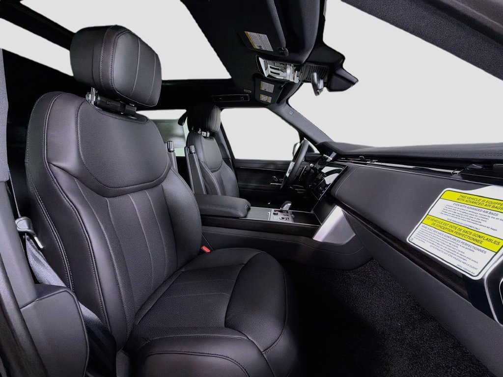 New 2027 Santorini Black Land Rover SE image 30