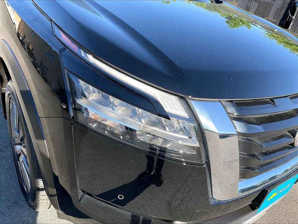 Used 2023 Super Black Nissan SL image 34