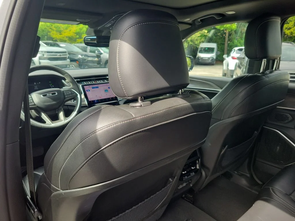 Used 2024 Silver Jeep 4xe image 17