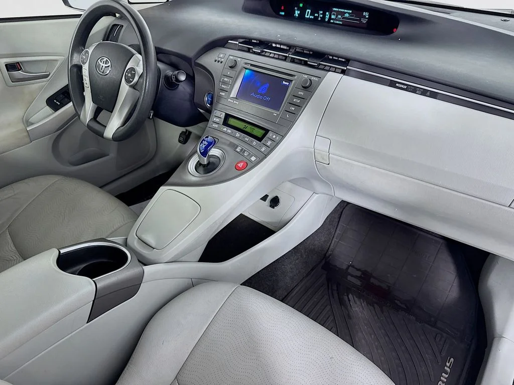 Used 2014 Classic Silver Metallic Toyota Three image 33