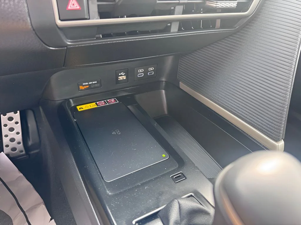 Used 2025 Ice Cap Toyota SE image 27