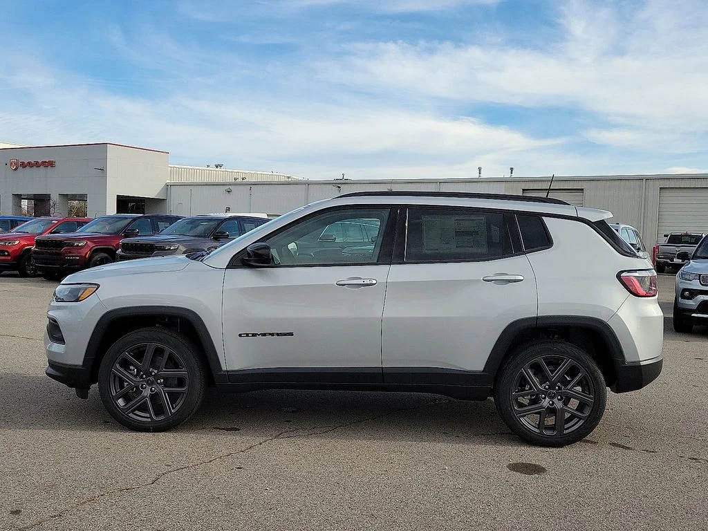 New 2026 Silver Zynith Metallic Clear-Coat Exterior Paint Jeep Latitude image 3