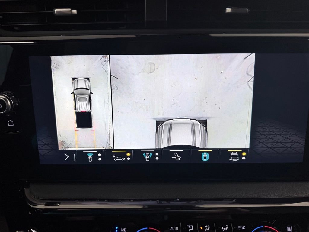 Used 2023 White GMC AT4 image 17