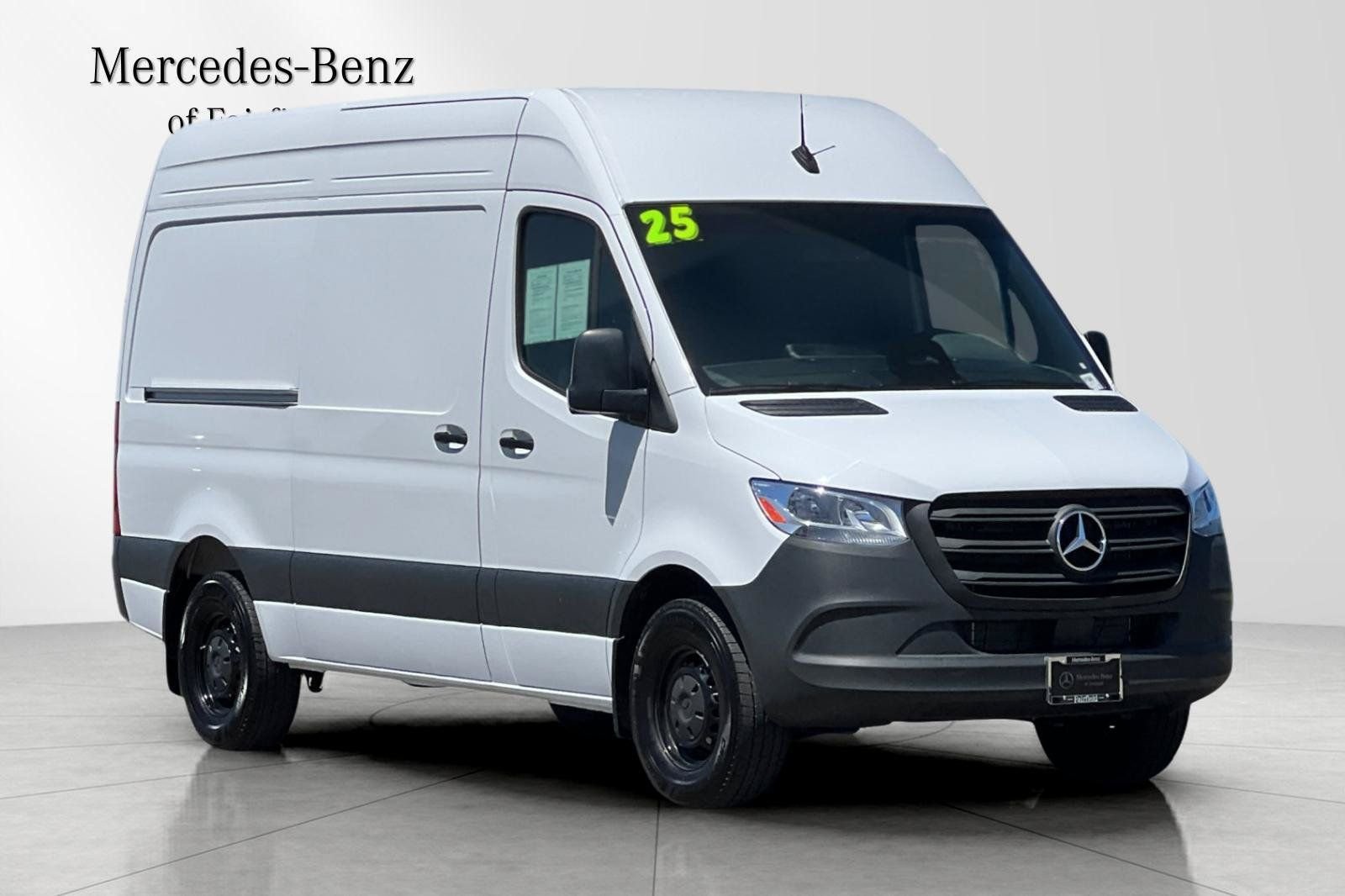Used 2025  Mercedes-Benz Cargo 144 WB image 8