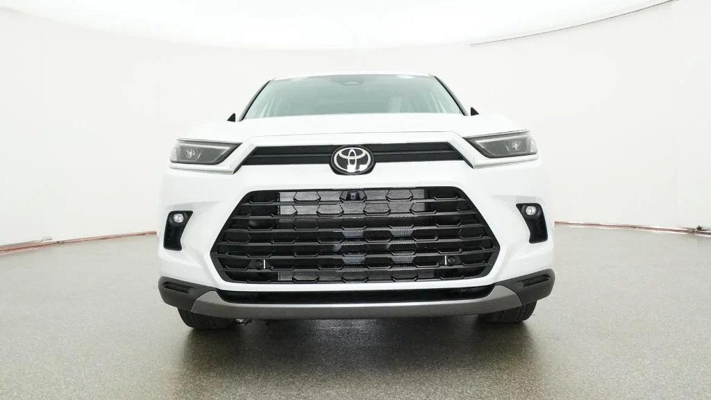 New 2026 Wind Chill Pearl Toyota Platinum image 12