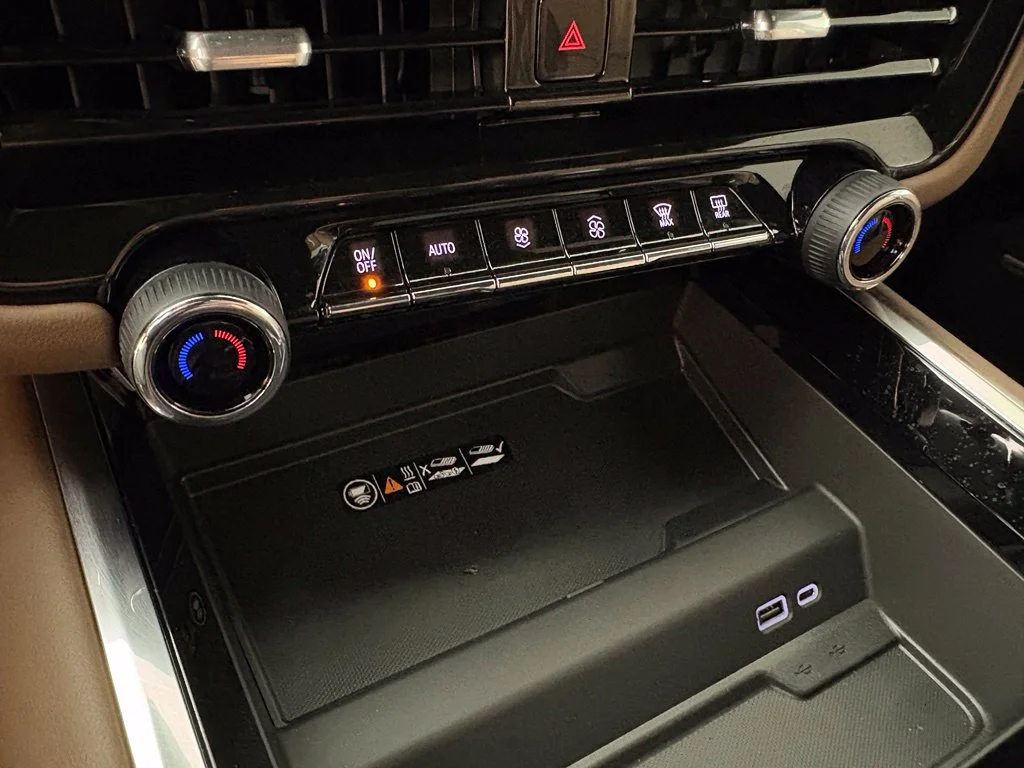 2027 Chevrolet Suburban High Country - Photo 37
