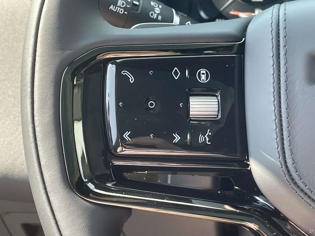 New 2026 Santorini Black Land Rover Dynamic SE image 27