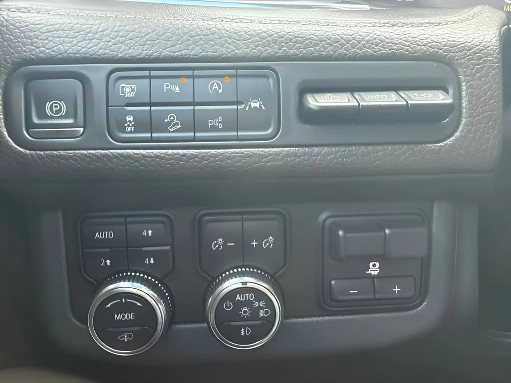 Used 2023 Onyx Black GMC Denali image 28