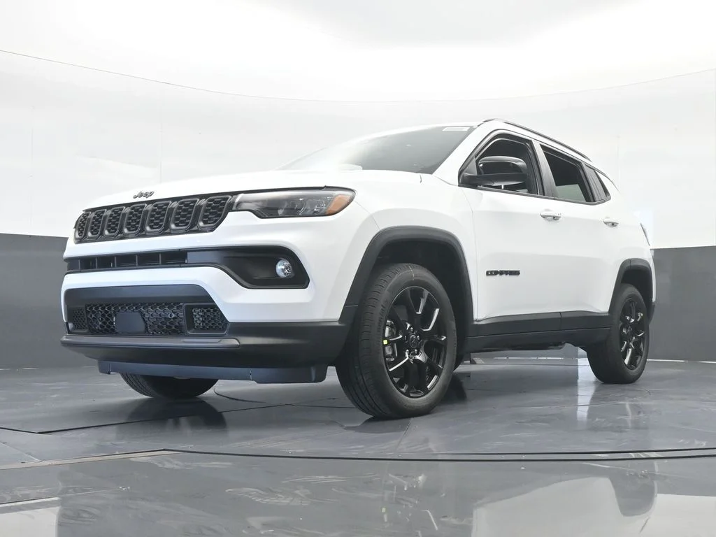 New 2026 Bright White Clear-Coat Exterior Paint Jeep Latitude image 48