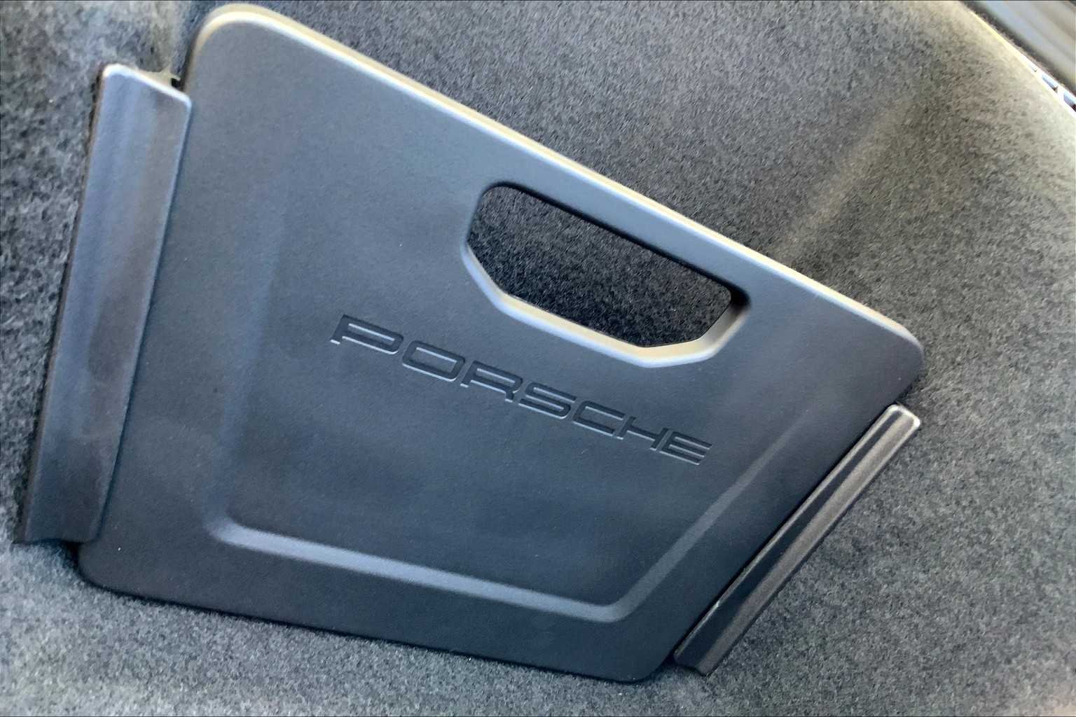 2025 Porsche Macan Turbo Electric - Photo 22