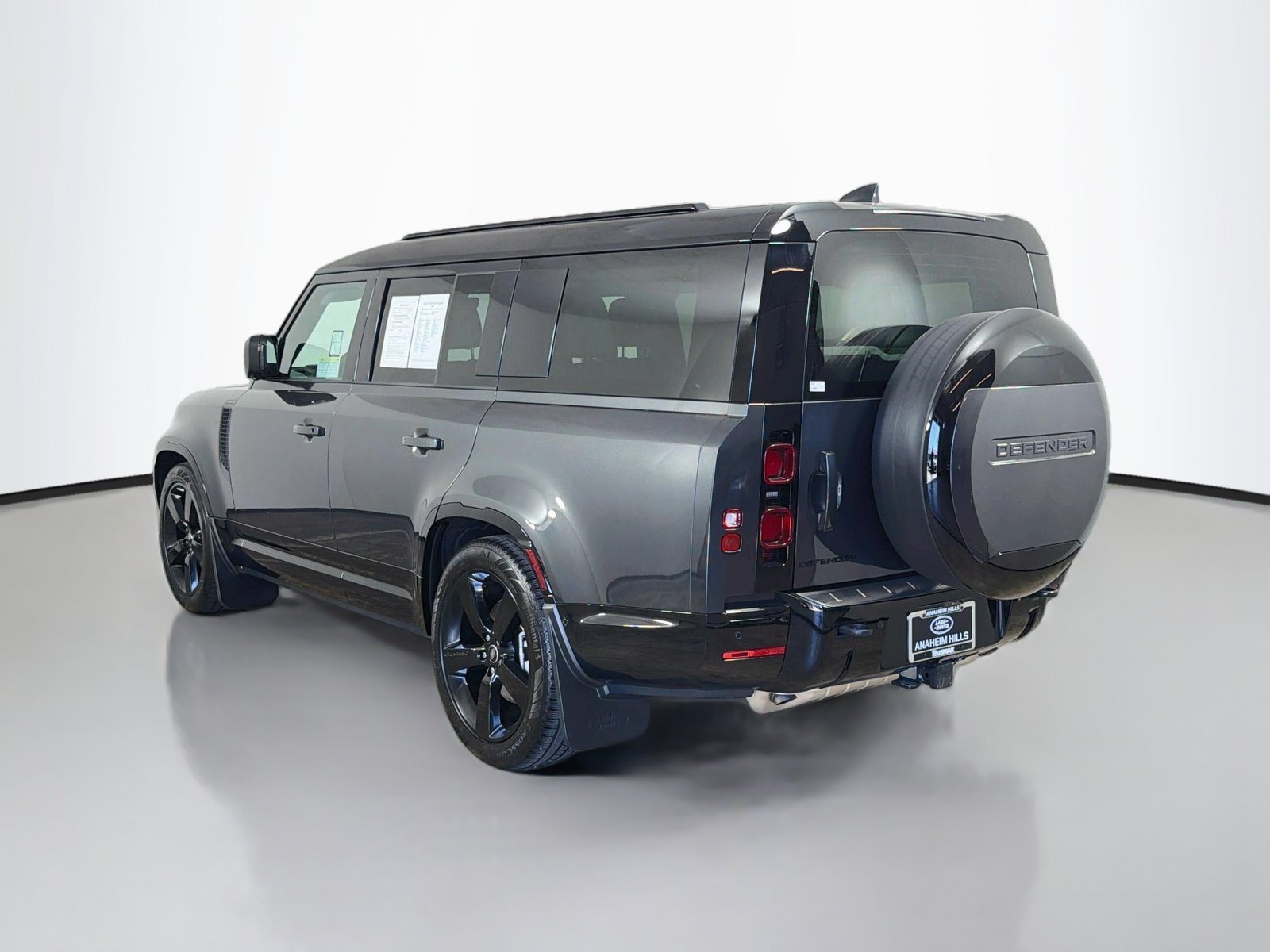 Certified Used 2025 Carpathian Gray Premium Metallic Land Rover X-Dynamic SE image 3