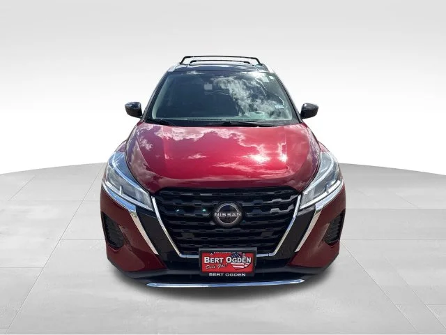 Used 2022 Red Nissan SV image 2