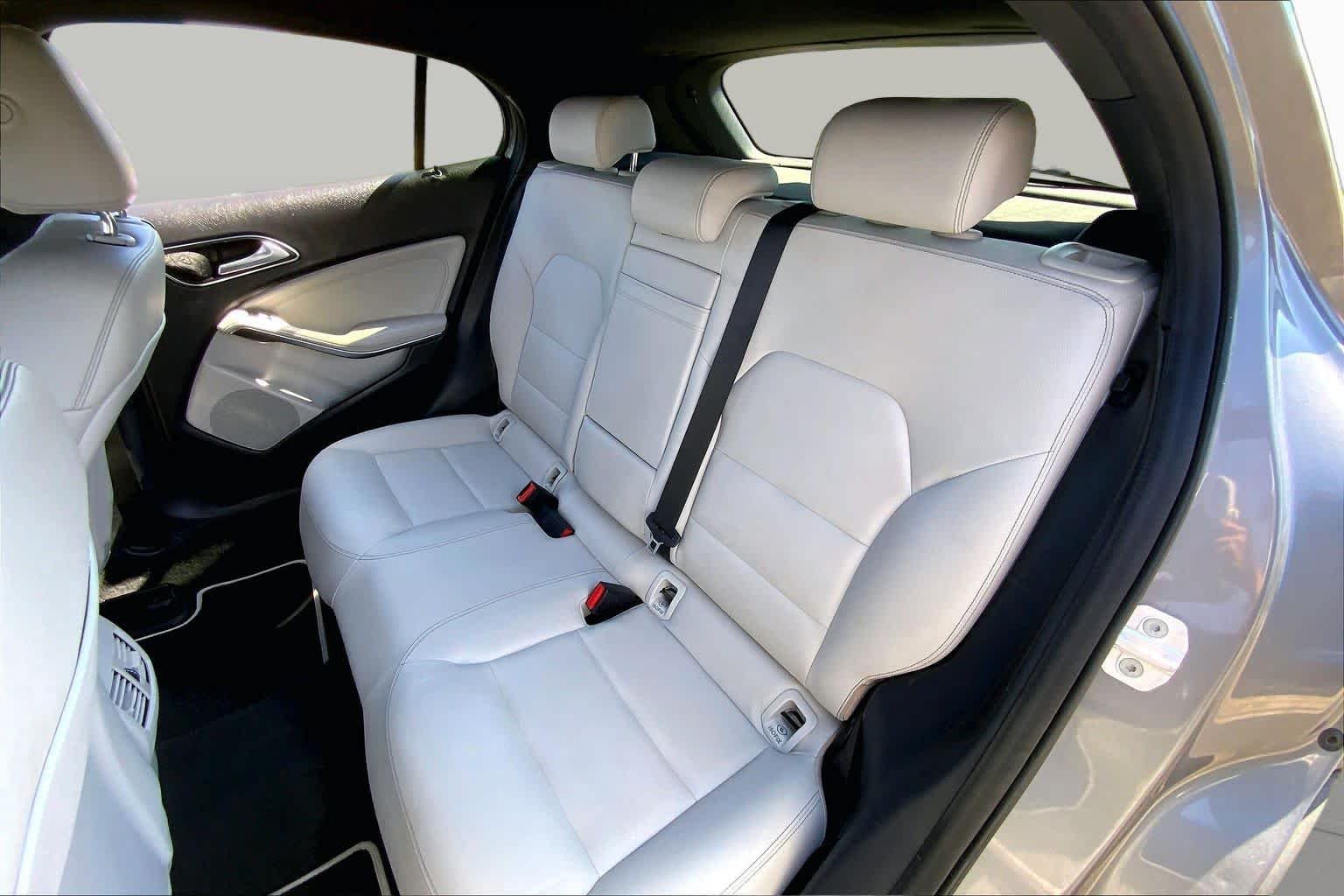 Used 2016 Mountain Gray Metallic Mercedes-Benz GLA 250 image 21