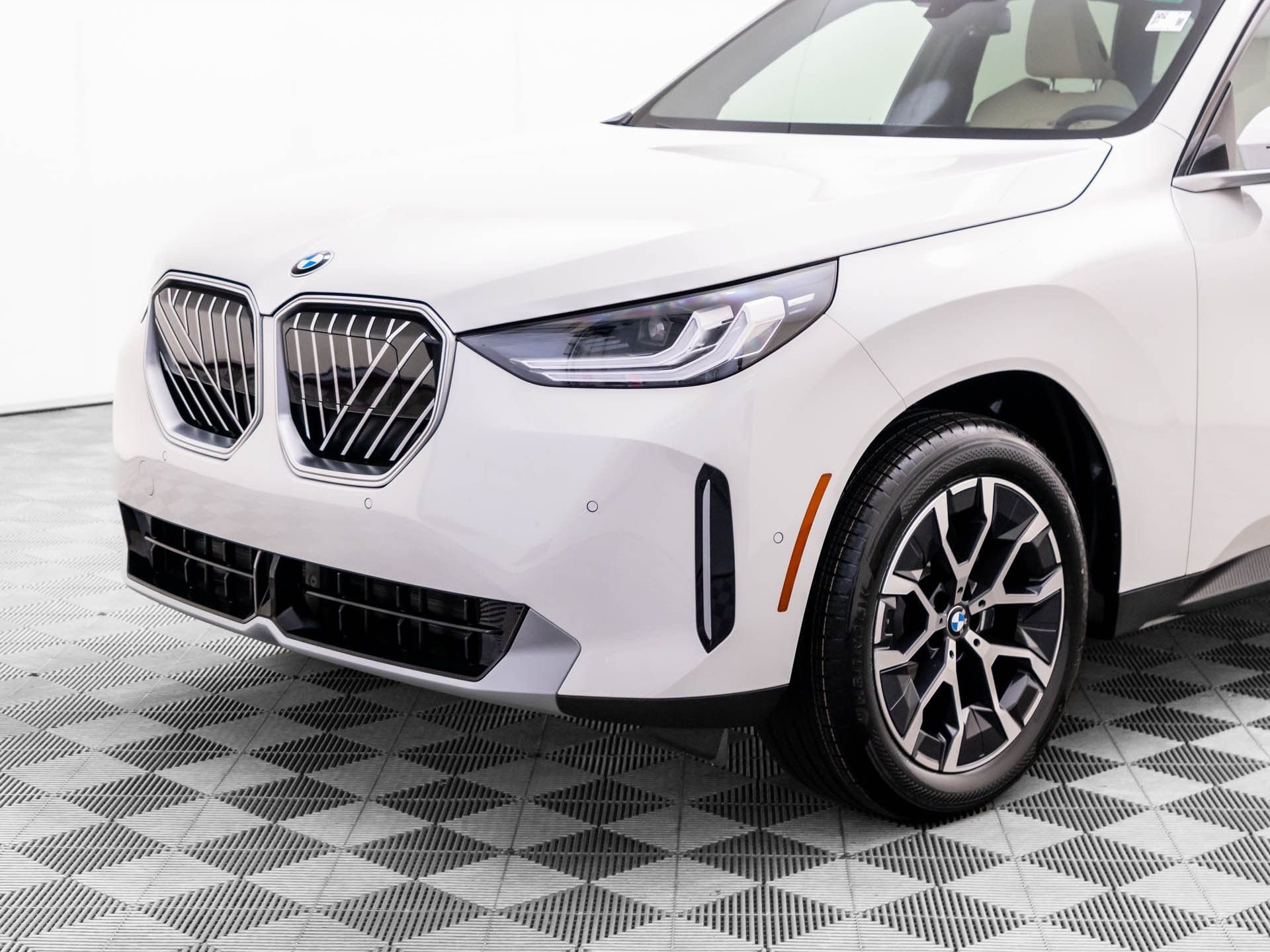 New 2026 Alpine White BMW 30 xDrive image 34
