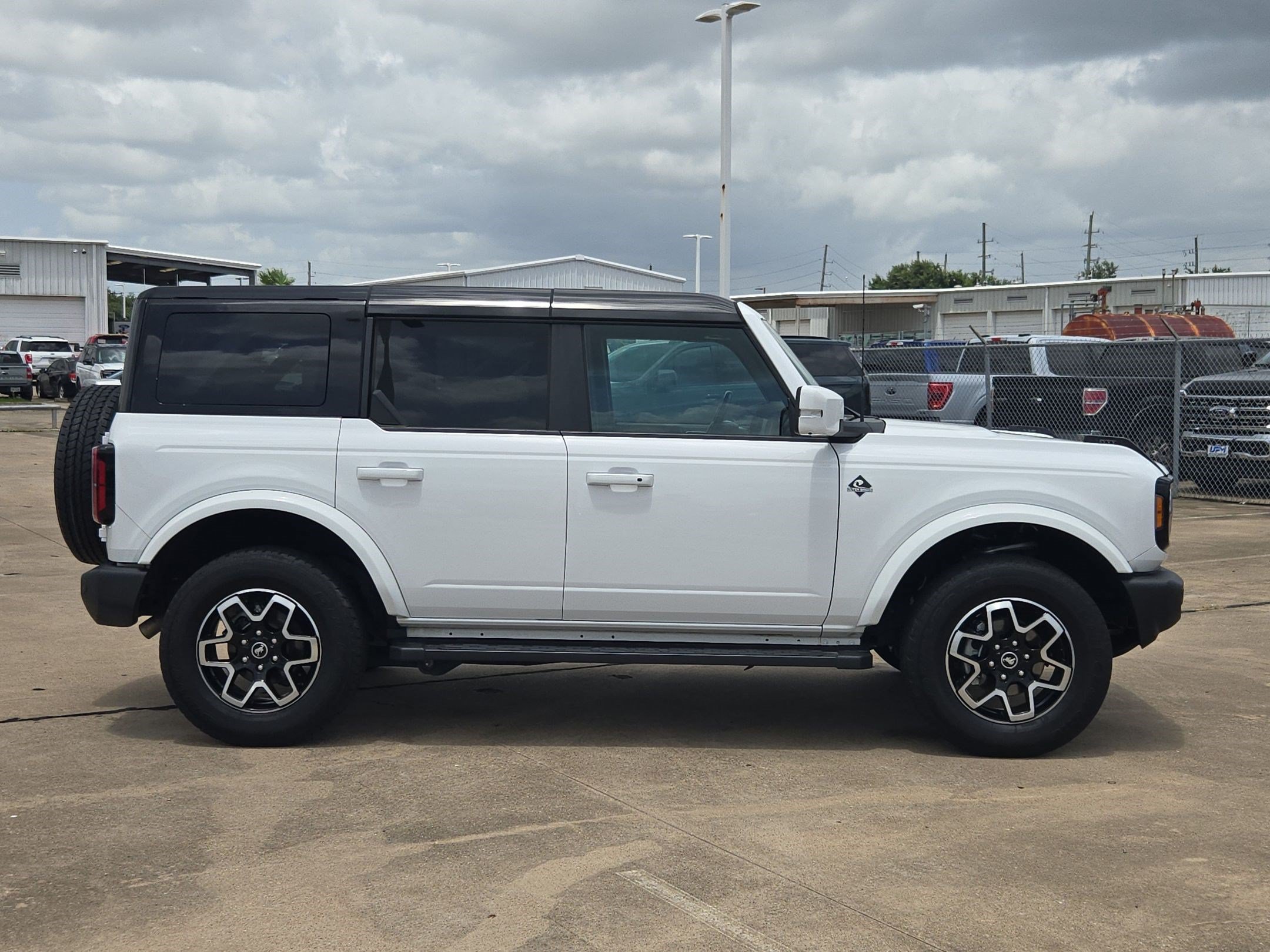 Used 2024 Blue Ford Outer Banks image 2