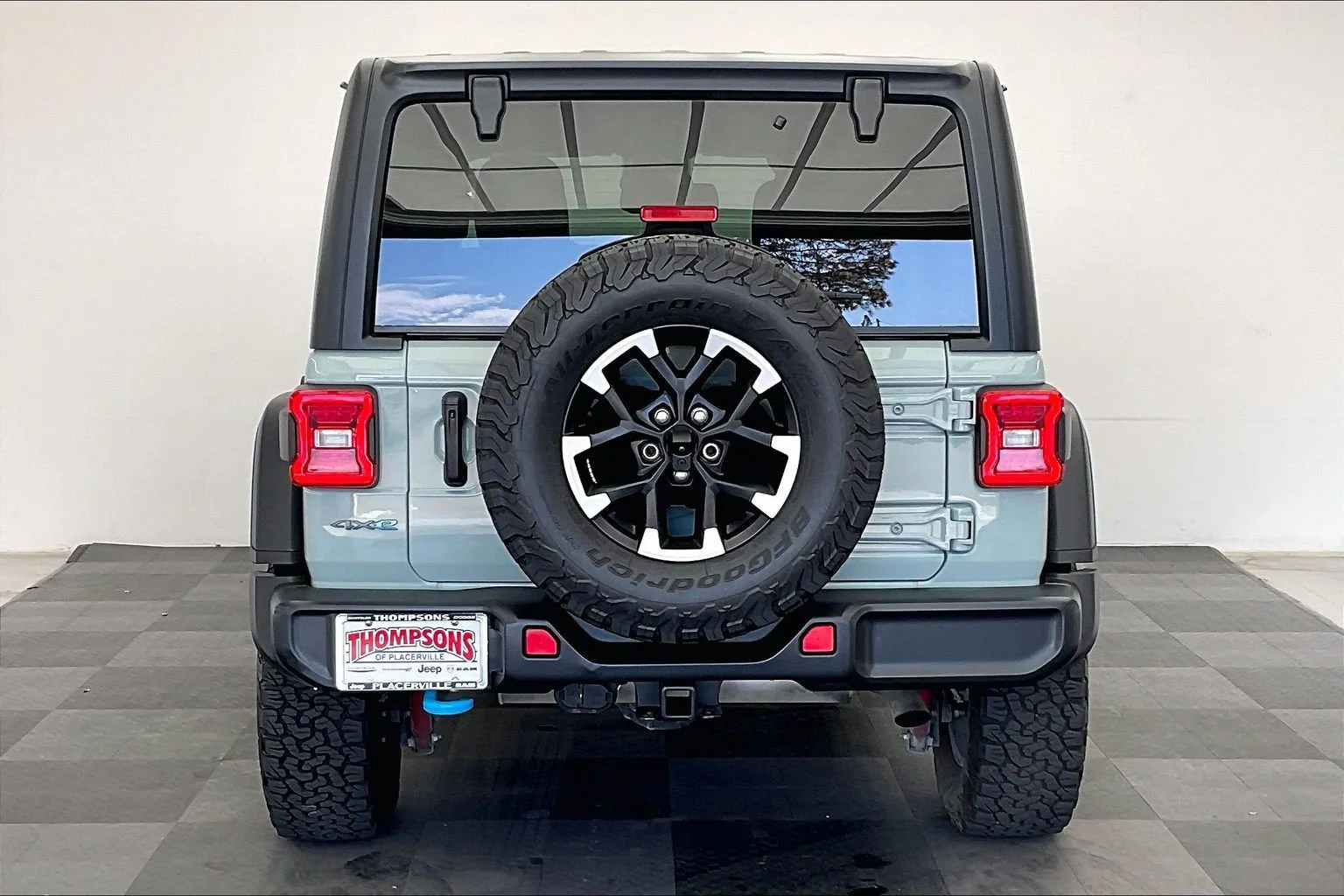Used 2024 Earl Clearcoat Jeep Rubicon 4xe image 3