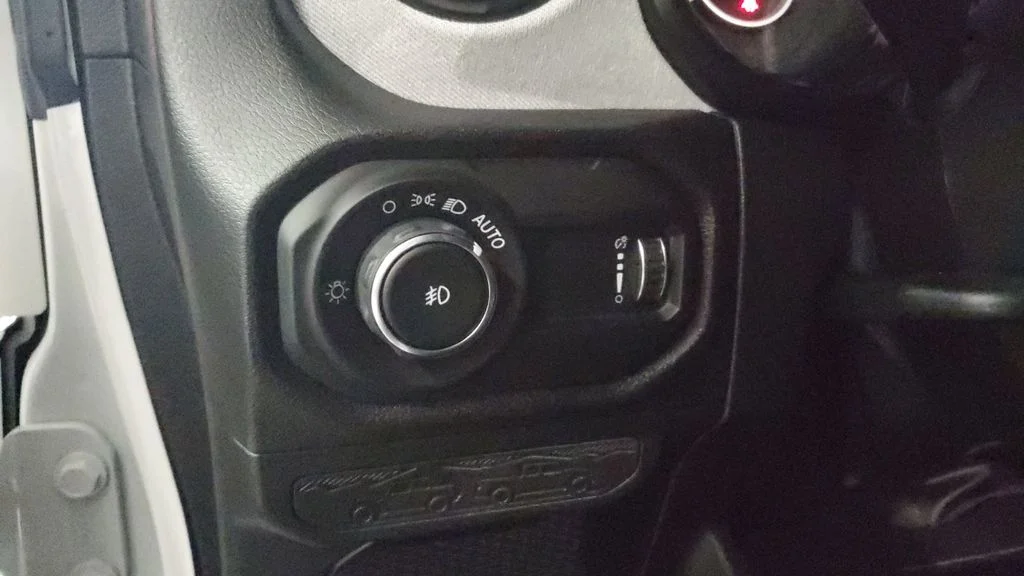 Used 2026 White Jeep Sport S image 23