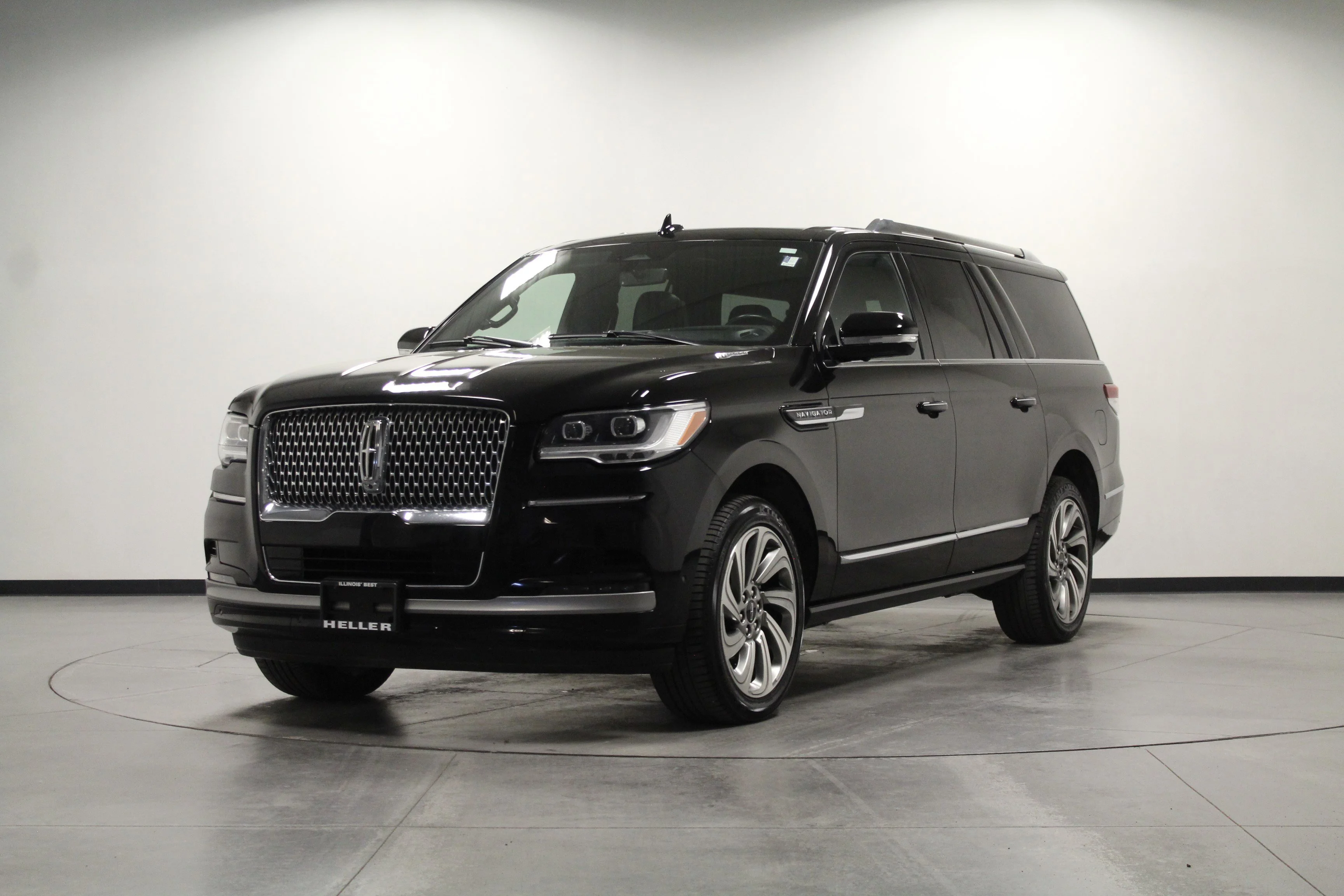 Used 2023 Infinite Black Metallic Clearcoat Lincoln Reserve image 8