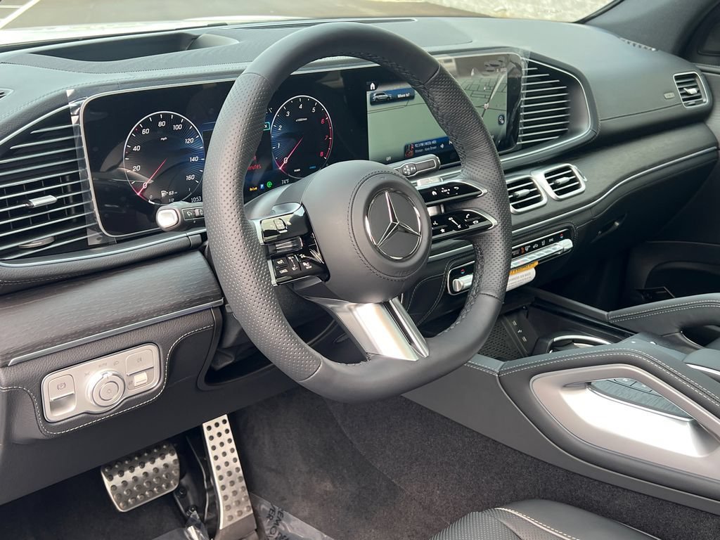 New 2026 MANUFAKTUR Moonlight White Metallic Mercedes-Benz GLS 450 image 55